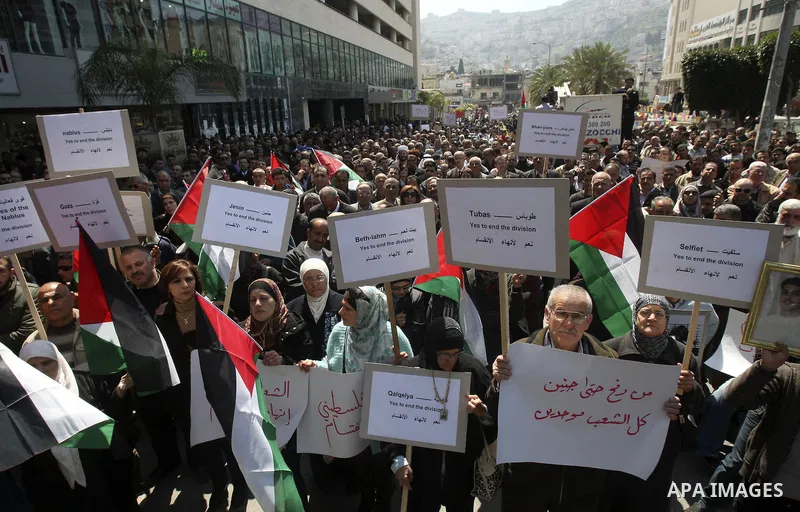 Demonstrators from the Palestinian factions participating in demonstration to end the division and are demanding a national unity in the West Bank city of Nablus, Mar. 22, 2012 .Photo by Wagdi Eshtayah