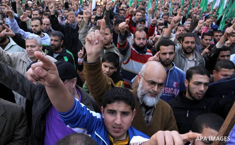 Palestinians take part in a rally calling on Egyptian authorities to supply the Gaza Strip with fuel and electricity in Gaza City March 23, 2012. Israel allowed nine fuel tankers to cross into the Gaza Strip on Friday to...