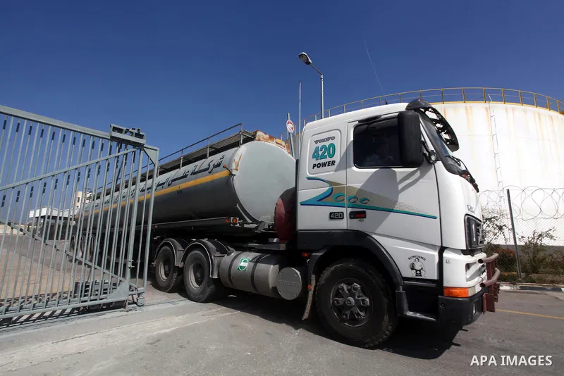 A fuel tanker arrives at a power plant in the central Gaza Strip March 23, 2012. Israel allowed nine fuel tankers to cross into the Gaza Strip on Friday to ease a severe power shortage triggered by a dispute over supplie...