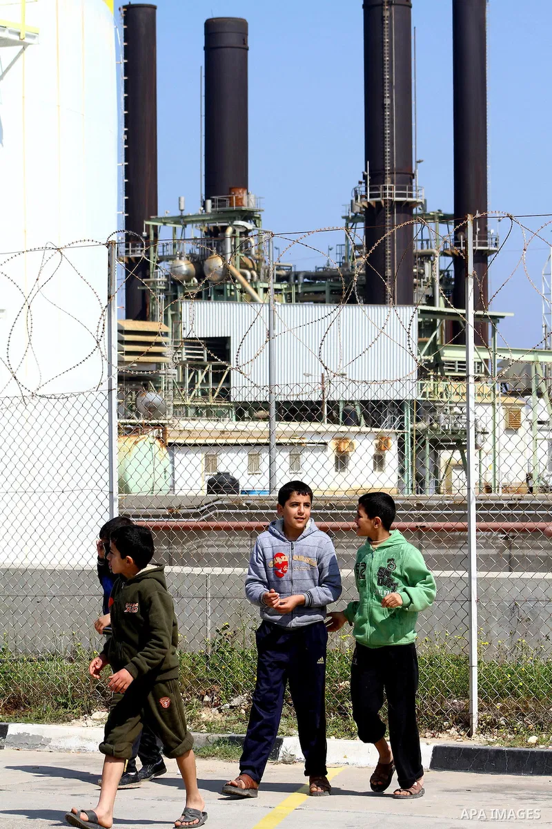A fuel tanker arrives at a power plant in the central Gaza Strip March 23, 2012. Israel allowed nine fuel tankers to cross into the Gaza Strip on Friday to ease a severe power shortage triggered by a dispute over supplie...