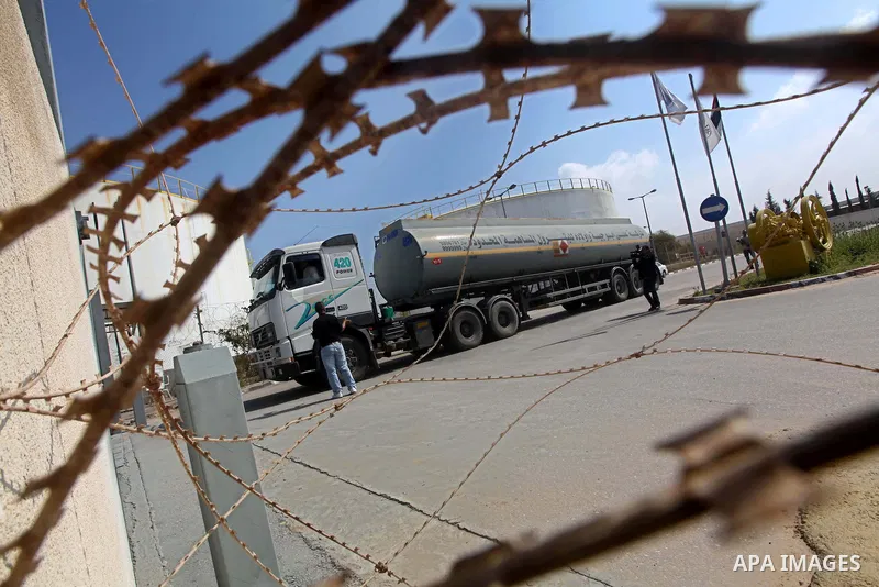 A fuel tanker arrives at a power plant in the central Gaza Strip March 23, 2012. Israel allowed nine fuel tankers to cross into the Gaza Strip on Friday to ease a severe power shortage triggered by a dispute over supplie...