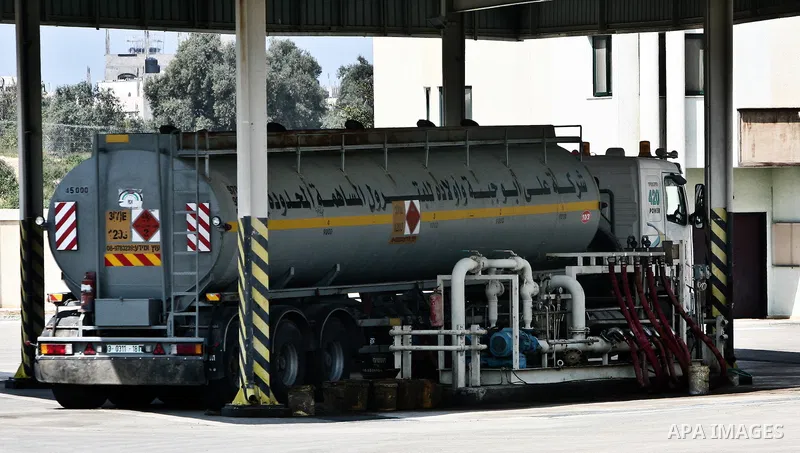 A fuel tanker arrives at a power plant in the central Gaza Strip March 23, 2012. Israel allowed nine fuel tankers to cross into the Gaza Strip on Friday to ease a severe power shortage triggered by a dispute over supplie...