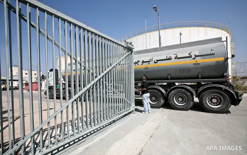 A fuel tanker arrives at a power plant in the central Gaza Strip March 23, 2012. Israel allowed nine fuel tankers to cross into the Gaza Strip on Friday to ease a severe power shortage triggered by a dispute over supplie...
