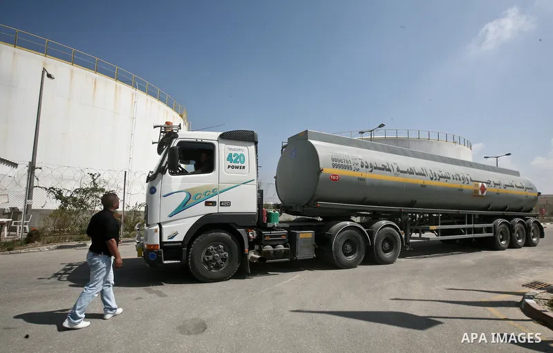 A fuel tanker arrives at a power plant in the central Gaza Strip March 23, 2012. Israel allowed nine fuel tankers to cross into the Gaza Strip on Friday to ease a severe power shortage triggered by a dispute over supplie...