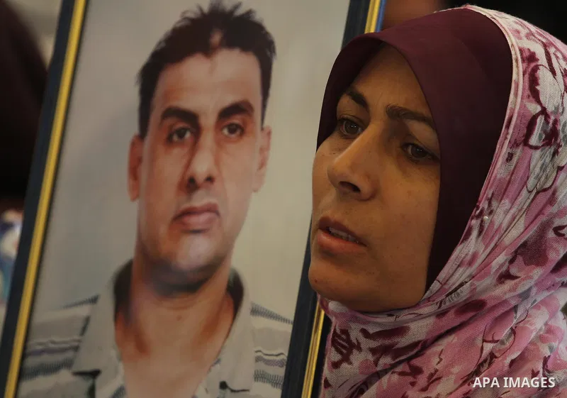 Palestinians gather during a protest at the Red Cross' offices in Gaza City to call for the release of Palestinian prisoners held in Israeli jails, on March 26, 2012. Photo by Mohammed Asad