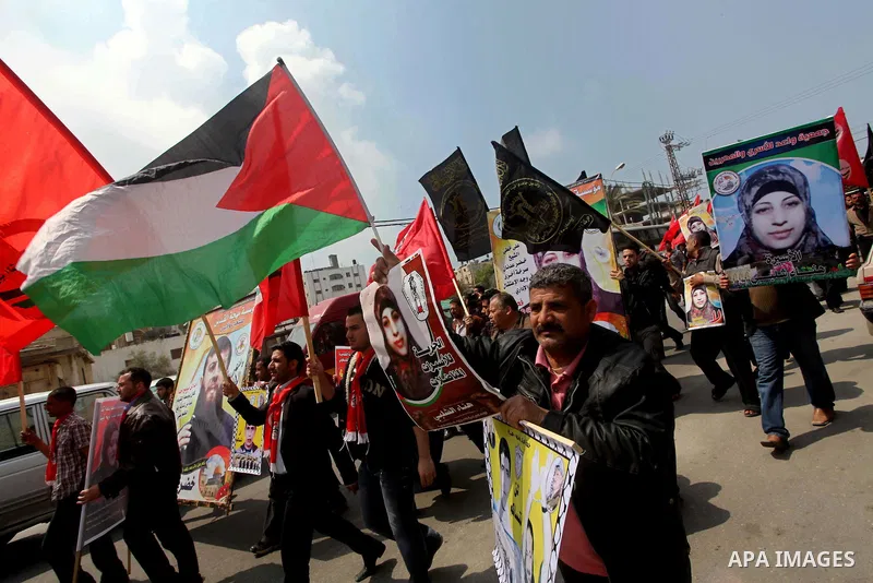 Palestinians take part in a rally in Gaza City, calling for the release of Palestinian prisoners from Israeli jails March 28, 2012. Photo by Ashraf Amra