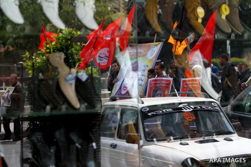 Palestinians take part in a rally in Gaza City, calling for the release of Palestinian prisoners from Israeli jails March 28, 2012. Photo by Ashraf Amra