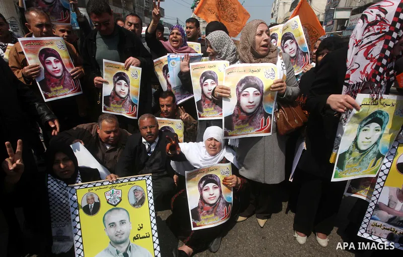Palestinians take part in a rally in Gaza City, calling for the release of Palestinian prisoners from Israeli jails March 28, 2012. Photo by Ashraf Amra