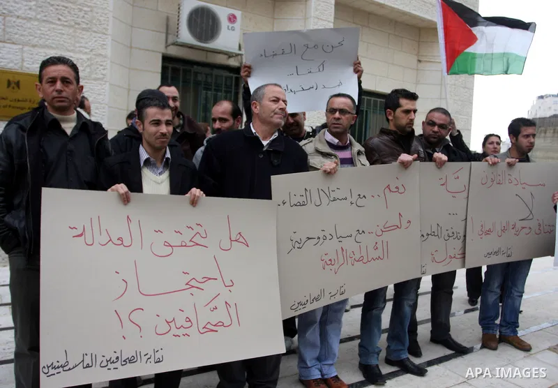 Palestinian journalists hold posters of solidarity with the journalist Yousef Shayeb, in the West Bank city of Ramallah March 28, 2012. Photo by Issam Rimawi