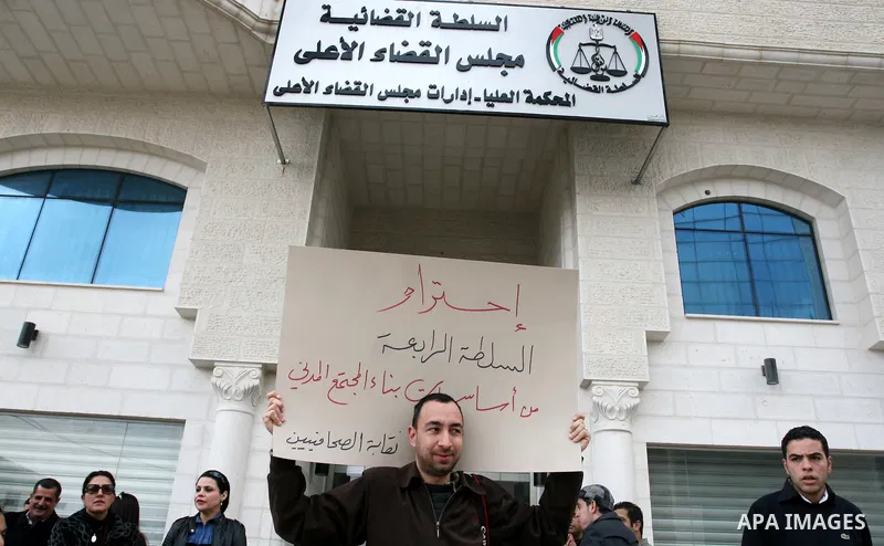 Palestinian journalists hold posters of solidarity with the journalist Yousef Shayeb, in the West Bank city of Ramallah March 28, 2012. Photo by Issam Rimawi