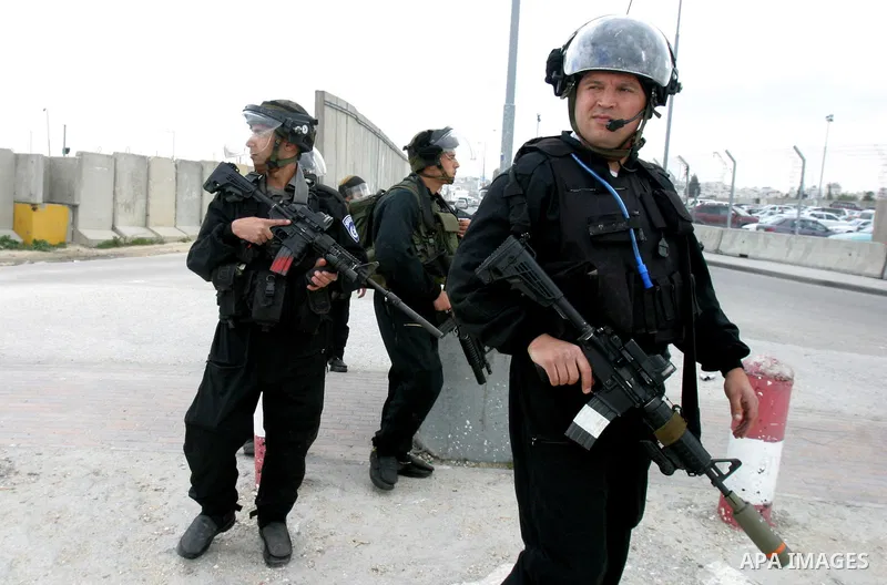 Israeli soldiers take position during clashes with Palestinian youths at the Qalandia checkpoint between the West Bank city of Ramallah and Jerusalem, on 29 March 2012. Photo by Mahfouz Abu Turk