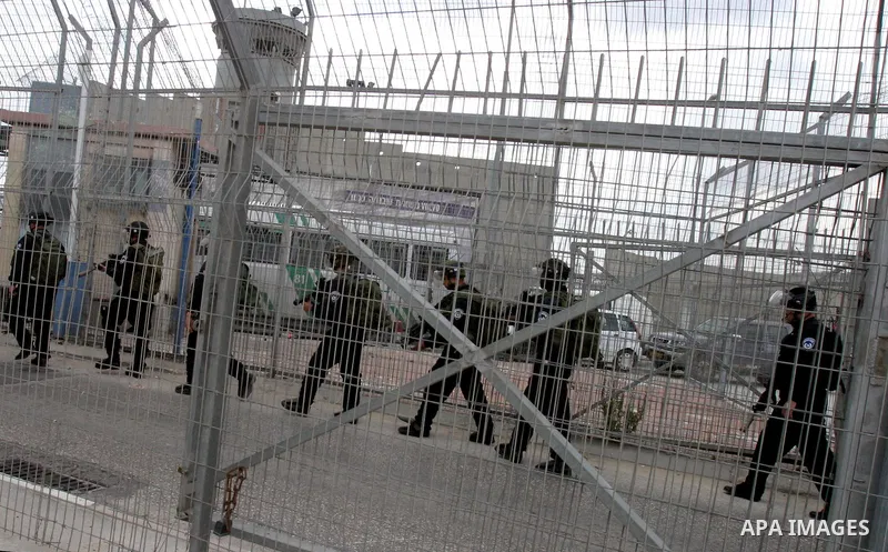 Israeli soldiers take position during clashes with Palestinian youths at the Qalandia checkpoint between the West Bank city of Ramallah and Jerusalem, on 29 March 2012. Photo by Mahfouz Abu Turk