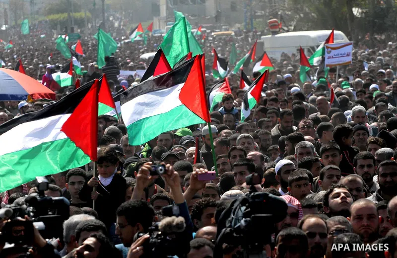 Palestinian protesters shout during a protest marking Land Day, near the border between Israel and the northern Gaza Strip March 30, 2012. Israeli security forces fired rubber bullets, tear gas and stun grenades to break...