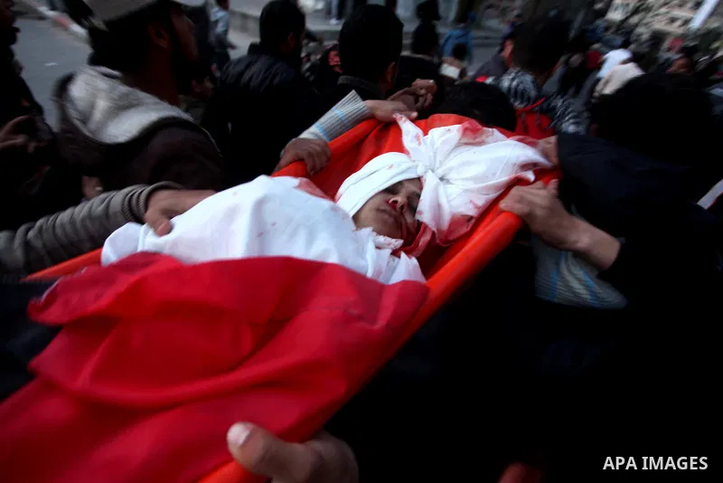 Palestinians carry the body of 20-year-old Mahmoud Zakot during his funeral in the northern Gaza Strip March 30, 2012. Israeli security forces shot dead Zakot in the Gaza Strip on Friday, medics said, and clashed with Pa...
