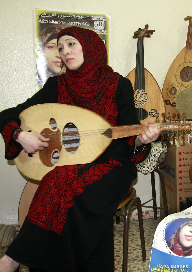 Palestinian Walaa Dwikat sings and plays a musical instrument " Al oud" supporting the palestinian prisoner Hanaa Shalabi in the West Bank of Balata , on Apr. 01, 2012. Photo by Wagdi Eshtayah