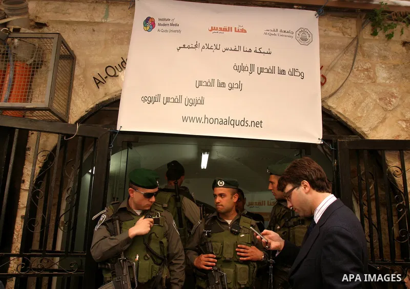 Israelis police stand guard in front of network "Hona Al Quds" in Jerusalem's Old City on Apr. 02, 2012 . Photo by Mahfouz Abu Turk