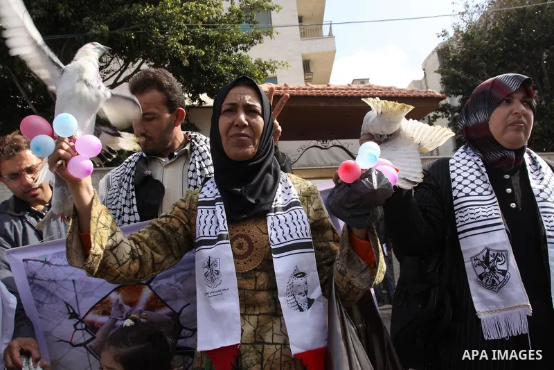 Palestinians participate in a demonstration in solidarity with prisoners jailed in Israel, in Gaza City, Gaza Strip, on Apr. 03, 2012. Photo by Mohammed Asad