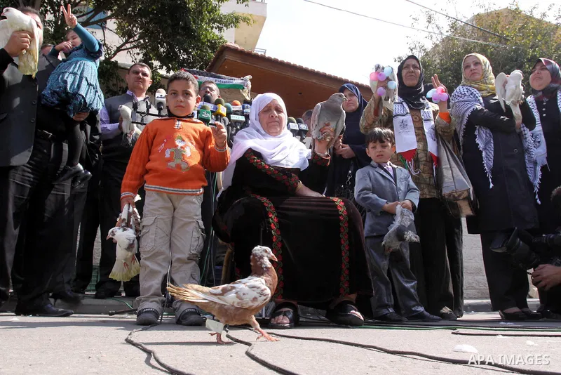 Palestinians participate in a demonstration in solidarity with prisoners jailed in Israel, in Gaza City, Gaza Strip, on Apr. 03, 2012. Photo by Mohammed Asad