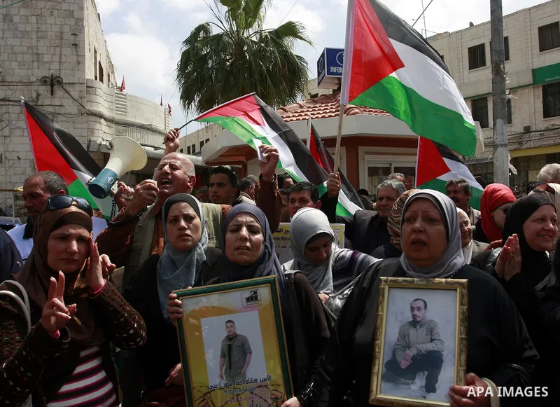 Palestinians participate in a demonstration in solidarity with prisoners jailed in Israel, in the West Bank city of Nablus, Apr. 03, 2012. Photo by Wagdi Eshtayah