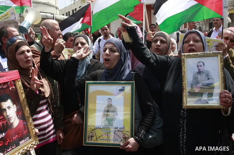 Palestinians participate in a demonstration in solidarity with prisoners jailed in Israel, in the West Bank city of Nablus, Apr. 03, 2012. Photo by Wagdi Eshtayah