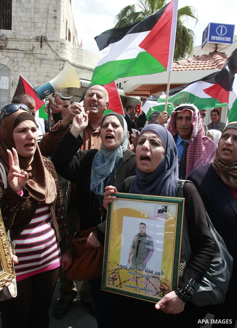 Palestinians participate in a demonstration in solidarity with prisoners jailed in Israel, in the West Bank city of Nablus, Apr. 03, 2012. Photo by Wagdi Eshtayah