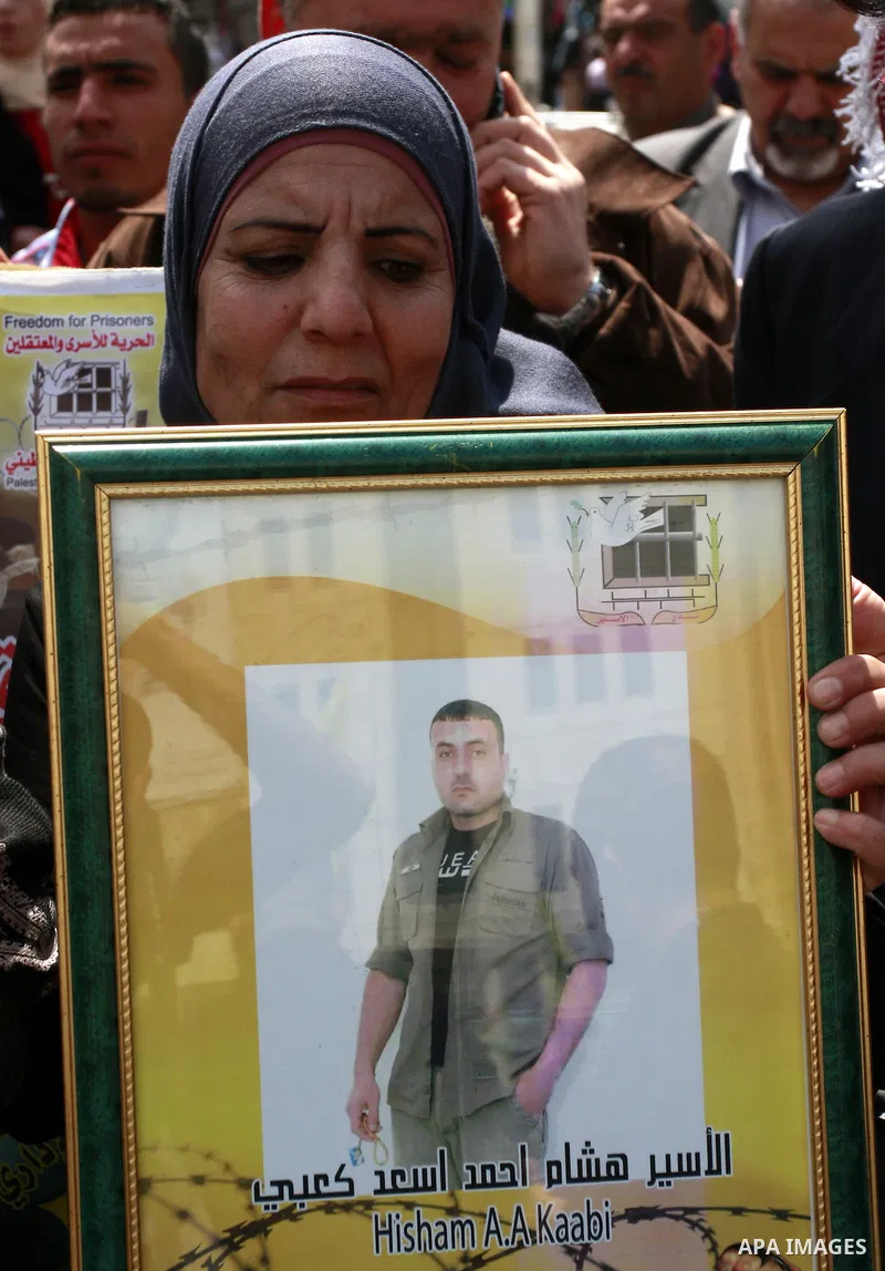 Palestinians participate in a demonstration in solidarity with prisoners jailed in Israel, in the West Bank city of Nablus, Apr. 03, 2012. Photo by Wagdi Eshtayah