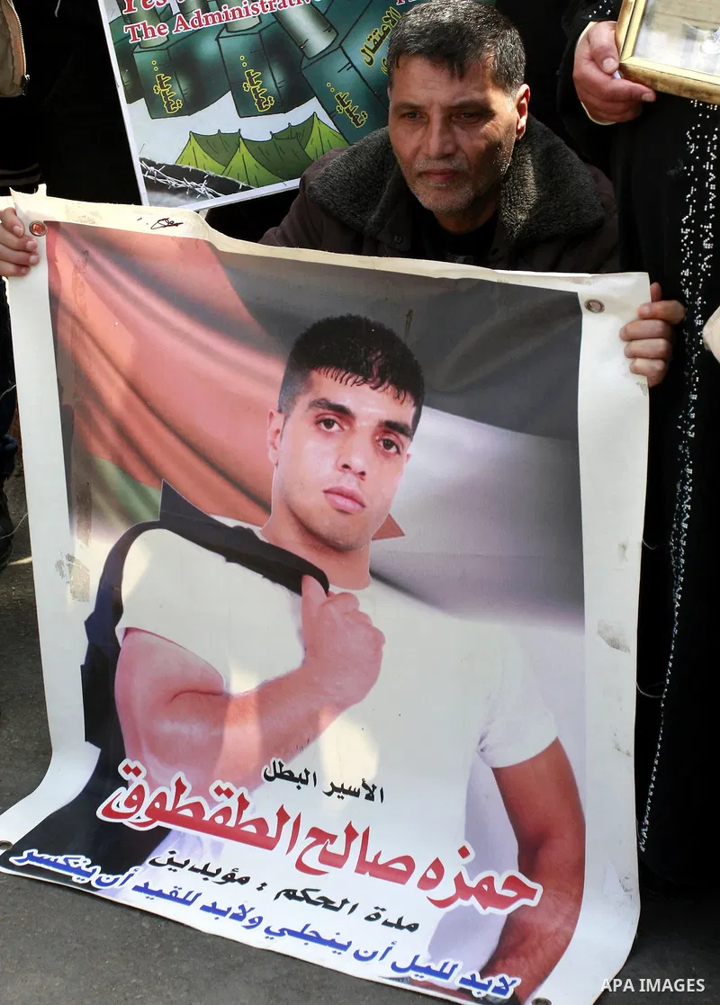 Palestinians participate in a demonstration in solidarity with prisoners jailed in Israel, in the West Bank city of Nablus, Apr. 03, 2012. Photo by Wagdi Eshtayah