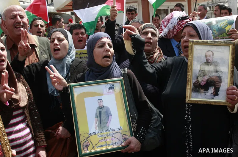 Palestinians participate in a demonstration in solidarity with prisoners jailed in Israel, in the West Bank city of Nablus, Apr. 03, 2012. Photo by Wagdi Eshtayah