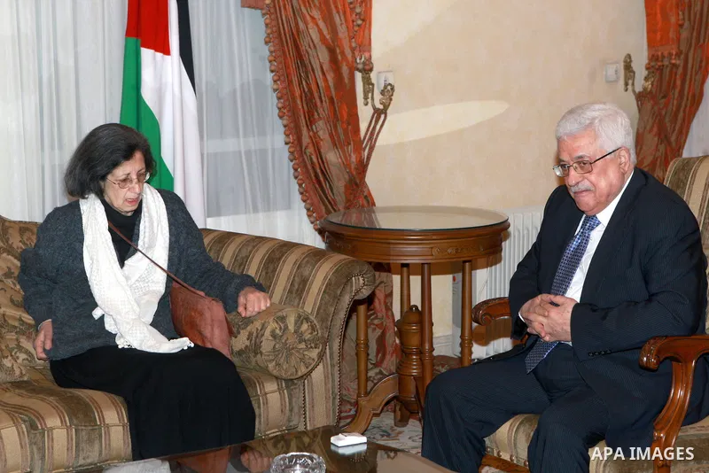 Palestinian President, Mahmoud Abbas (Abu Mazen) meets with the widow of the late freedom fighter Rauf Nazmi 'mahjob omar, in the Egypt capital Cairo on Apr. 03, 2012. Photo by Thaer Ganaim