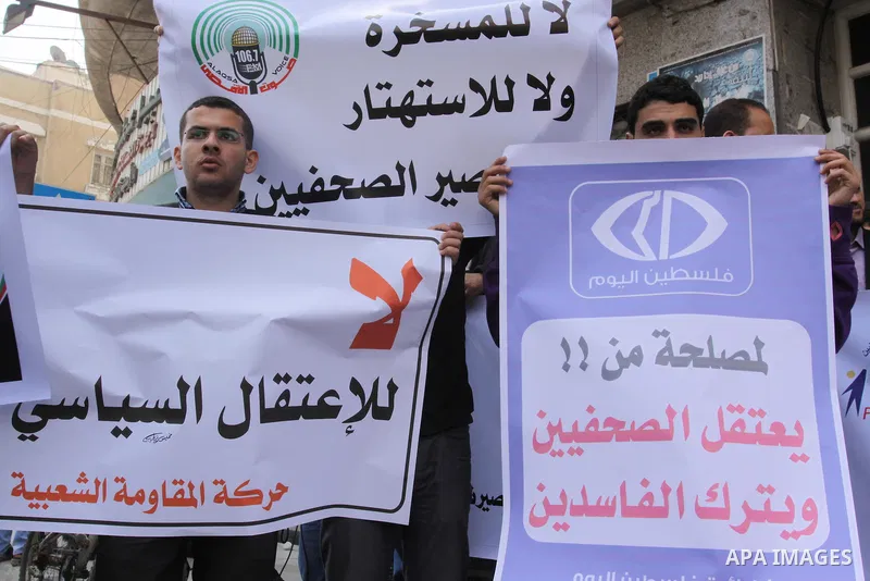 Palestinian journalists protest against arrest of the journalist Yousef Al Shaib in the West Bank, today in Gaza City on Apr. 04, 2012. Photo by Mohammed Asad