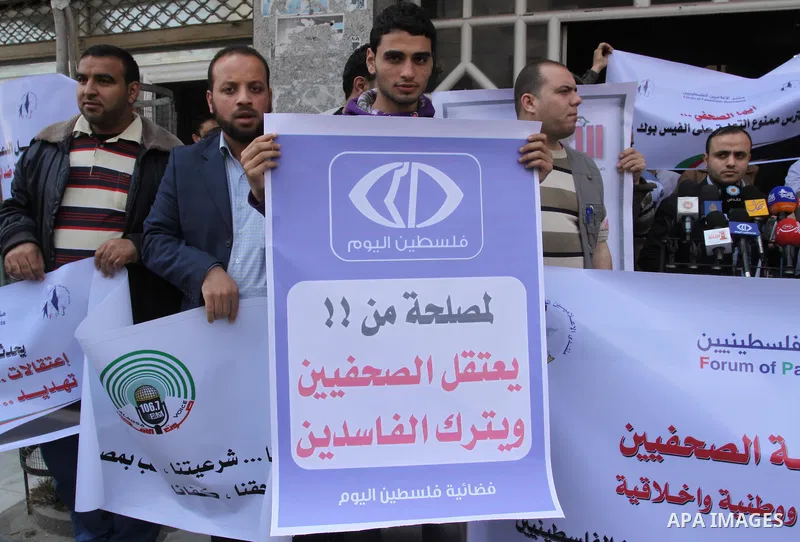 Palestinian journalists protest against arrest of the journalist Yousef Al Shaib in the West Bank, today in Gaza City on Apr. 04, 2012. Photo by Mohammed Asad