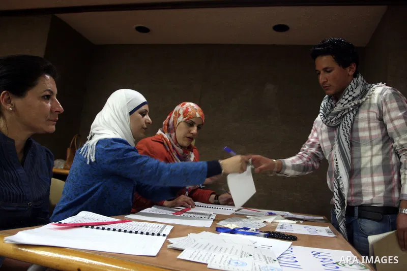 Birzeit University students vote for their students council elections , in Ramallah, West Bank, April 4, 2012. Photo by Issam Rimawi