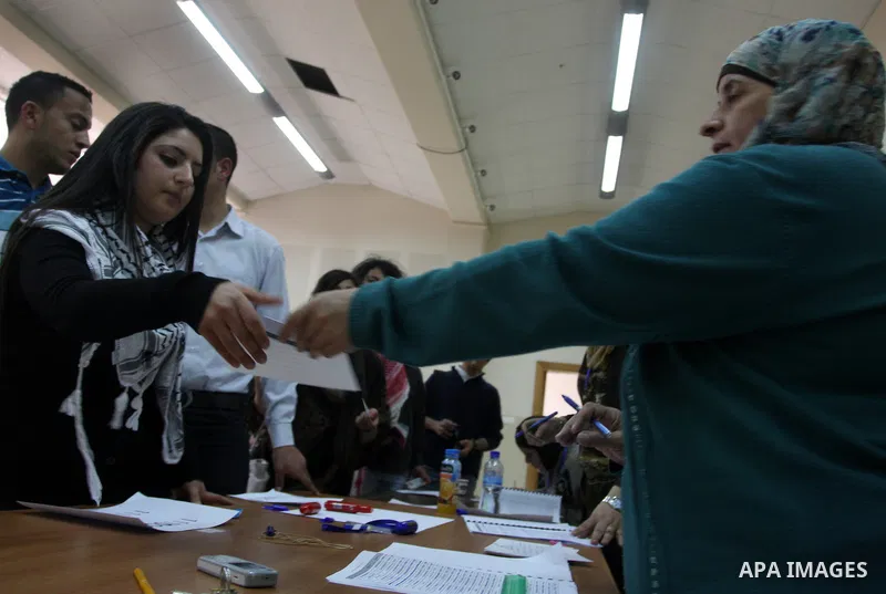 Birzeit University students vote for their students council elections , in Ramallah, West Bank, April 4, 2012. Photo by Issam Rimawi