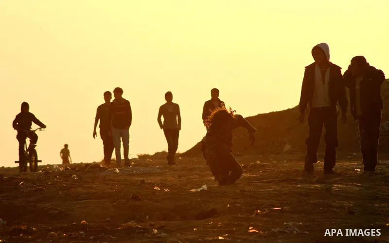 Palestinian farmers herds their camels during the sunset in North Gaza Strip on 04 April 2012. Photo by Ashraf Amra