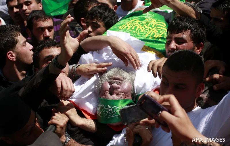 Palestinian mourners gather around the body of Sheikh Hamed Al-Betawi member of the Legislative Council for Hamas during his funeral in the West Bank city of Thursday, April 5, 2012 . Photo by Wagdi Eshtayah