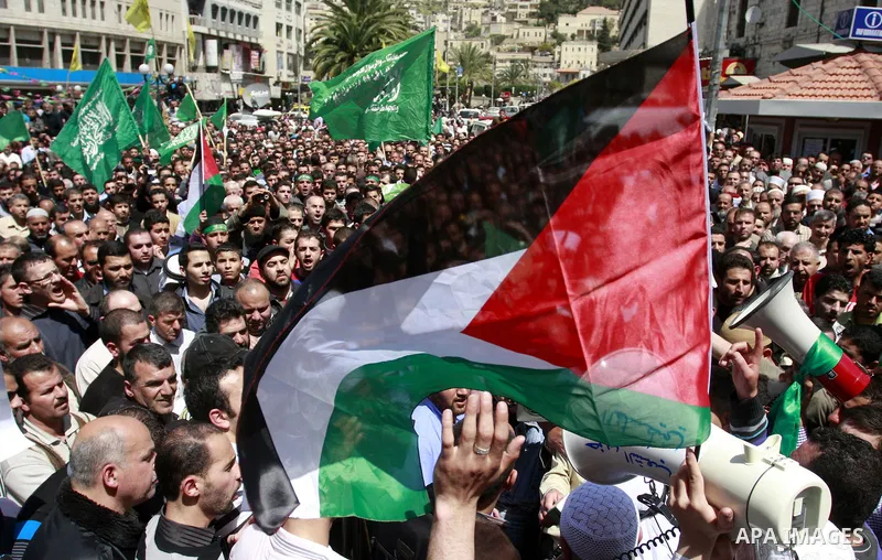 Palestinian mourners gather around the body of Sheikh Hamed Al-Betawi member of the Legislative Council for Hamas during his funeral in the West Bank city of Thursday, April 5, 2012 . Photo by Wagdi Eshtayah