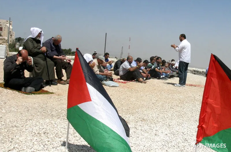 Palestinians pray on a street during Friday noon prayers on Apr. 06, 2012 in the East Jerusalem. Photo by Mahfouz Abu Turk