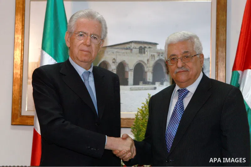 Palestinian President Mahmoud Abbas, meets with Italy's Prime Minister Mario Monti past an honour guard during a welcoming ceremony in the West Bank city of Ramallah April 8, 2012. Photo by Thaer Ganaim