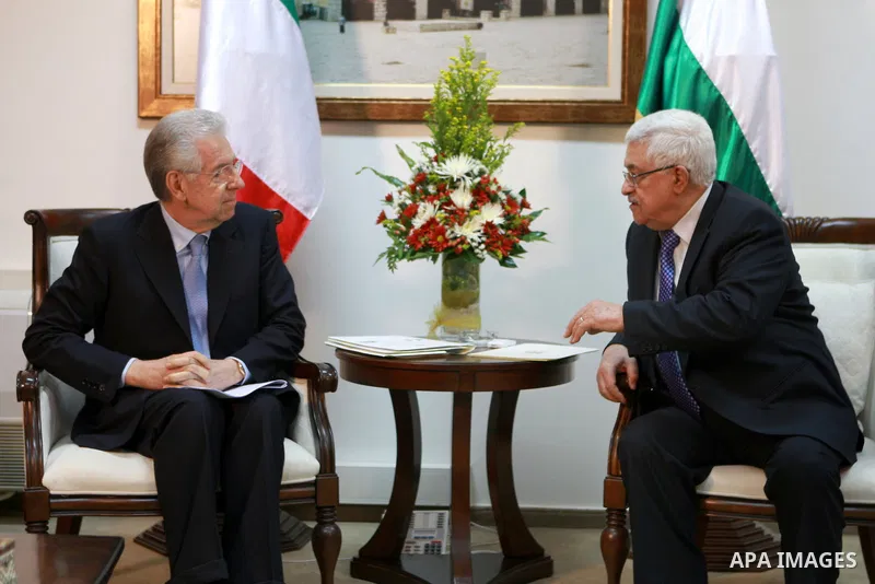 Palestinian President Mahmoud Abbas, meets with Italy's Prime Minister Mario Monti past an honour guard during a welcoming ceremony in the West Bank city of Ramallah April 8, 2012. Photo by Thaer Ganaim