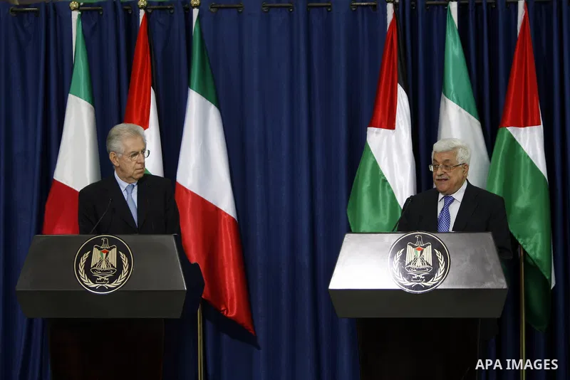 Palestinian President Mahmoud Abbas gestures meets with Italy's Prime Minister Mario Monti past an honour guard during a welcoming ceremony in the West Bank city of Ramallah April 8, 2012. Photo by Issam Rimawi