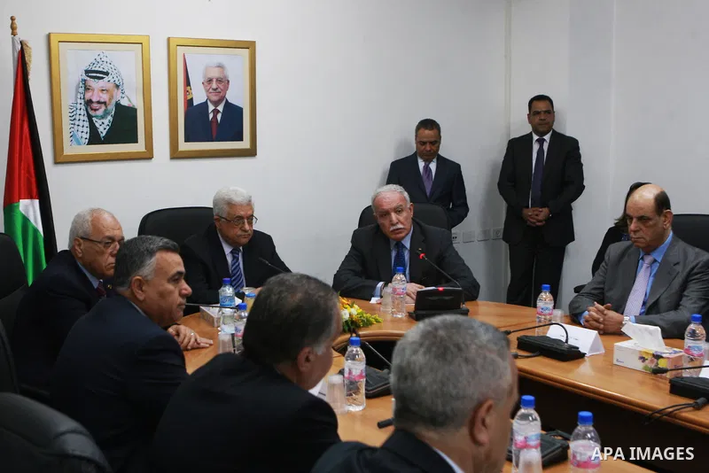 Palestinian President, Mahmoud Abbas (Abu Mazen), inspect the Ministry of Foreign Affairs in West Bank city of Ramallah on April 09, 2012. Photo by Thaer Ghanaim