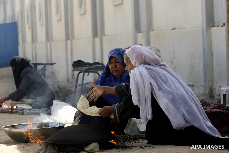 Palestinians take part in the exhibition for the palestinian heritage organized by Dar al-Fadela school in the southern Gaza Strip town of Rafah on April 11, 2012. The exhibition displays the Palestinian heritage works f...