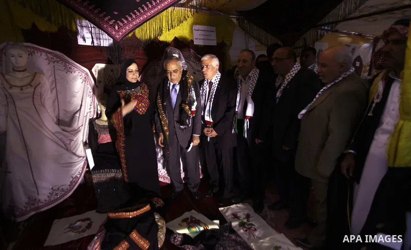 Palestinian Prime Minister Salam Fayyad attend Opening Ceremony of the food industry exhibition at the University of Hebron in west bank city of Hebron on April 11, 2012 Fayyad Inspect the first exhibition of agricultura...