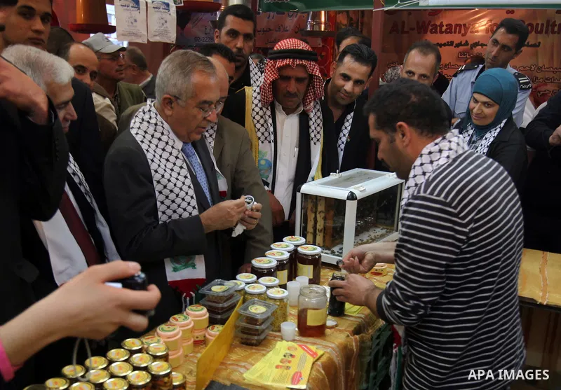 Palestinian Prime Minister Salam Fayyad attend Opening Ceremony of the food industry exhibition at the University of Hebron in west bank city of Hebron on April 11, 2012 Fayyad Inspect the first exhibition of agricultura...