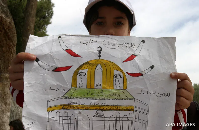 Palestinian girls gathers to play in front of Jerusalem's Dome of the Rock mosque inside the courtyard of the Al-Aqsa mosques compound, Islam's third holiest site, during a ceremony marking the international Children's D...