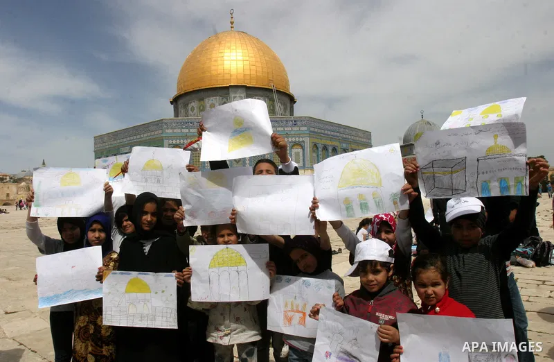 Palestinian girls gathers to play in front of Jerusalem's Dome of the Rock mosque inside the courtyard of the Al-Aqsa mosques compound, Islam's third holiest site, during a ceremony marking the international Children's D...