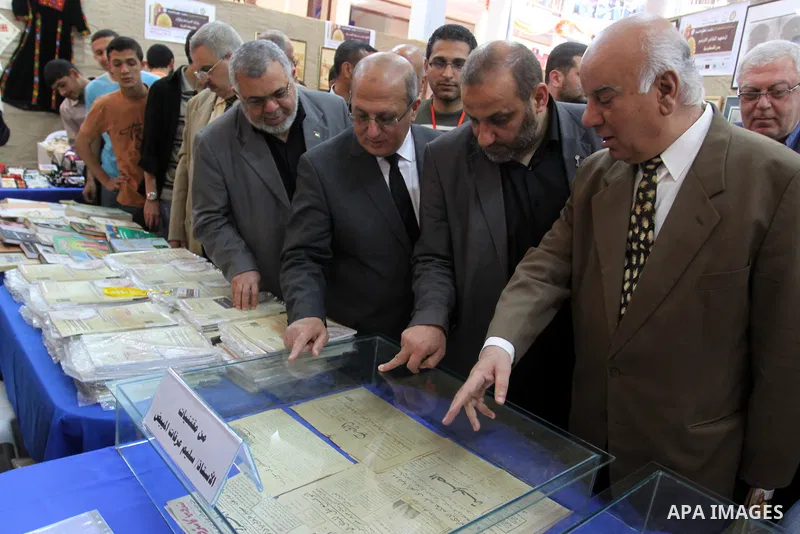 Palestinians participate in an exhibition Palestinian Heritage in Islamic University in Gaza City, on April, 15, 2012. Photo by Mohammed Asad