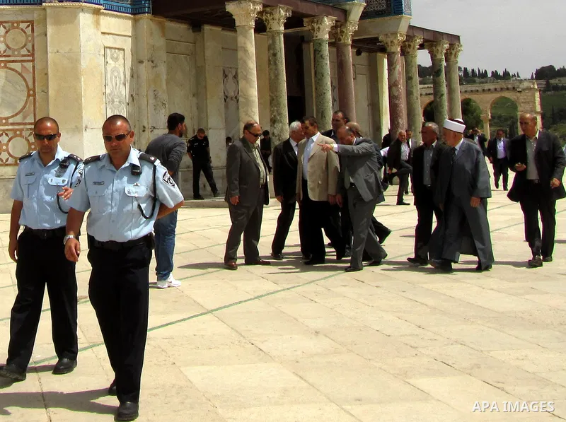 Jordan's Interior Minister Mohammad Raud (C) walks out of Jerusalem's Dome of the Rock mosque during his visit to the Al-Aqsa mosques compound, Islam's third holiest site, on April 15, 2012. The Jordanian minister was on...