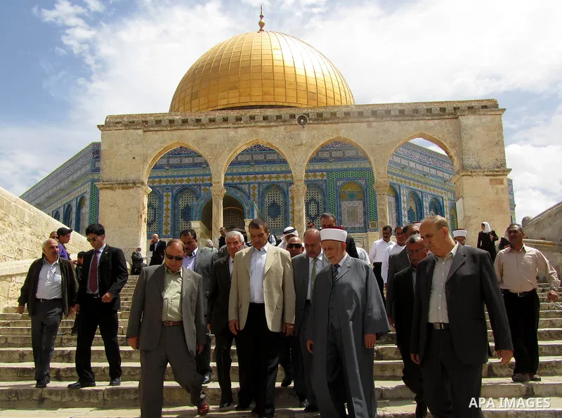 Jordan's Interior Minister Mohammad Raud (C) walks out of Jerusalem's Dome of the Rock mosque during his visit to the Al-Aqsa mosques compound, Islam's third holiest site, on April 15, 2012. The Jordanian minister was on...