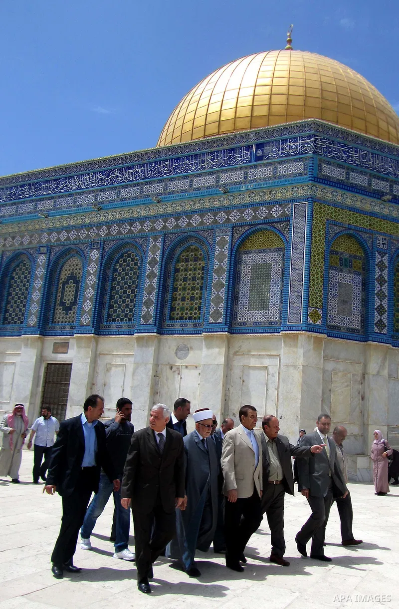 Jordan's Interior Minister Mohammad Raud (C) walks out of Jerusalem's Dome of the Rock mosque during his visit to the Al-Aqsa mosques compound, Islam's third holiest site, on April 15, 2012. The Jordanian minister was on...